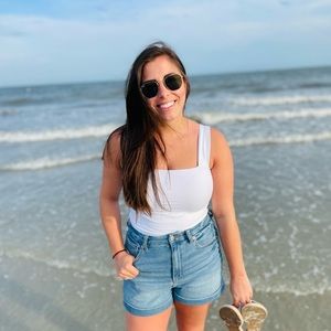 Meet your Posher, Alexis